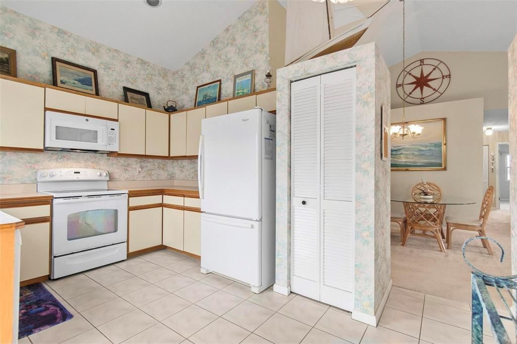 For Sale: $559,000 (3 beds, 2 baths, 1382 Square Feet)