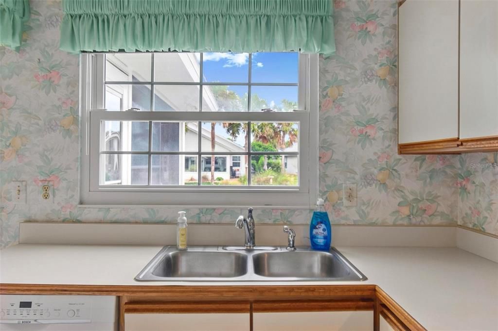 For Sale: $559,000 (3 beds, 2 baths, 1382 Square Feet)