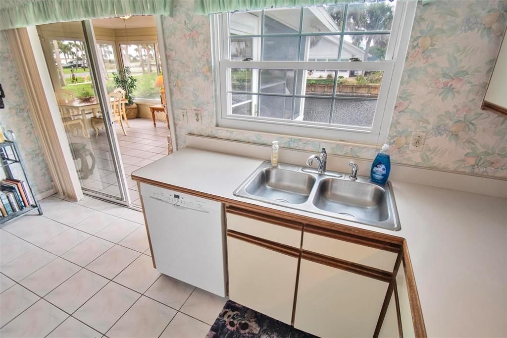 For Sale: $559,000 (3 beds, 2 baths, 1382 Square Feet)