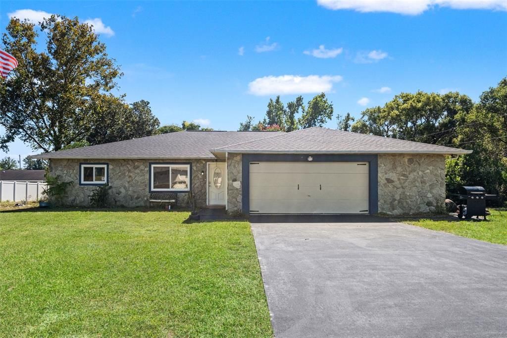 For Sale: $315,000 (3 beds, 2 baths, 1661 Square Feet)