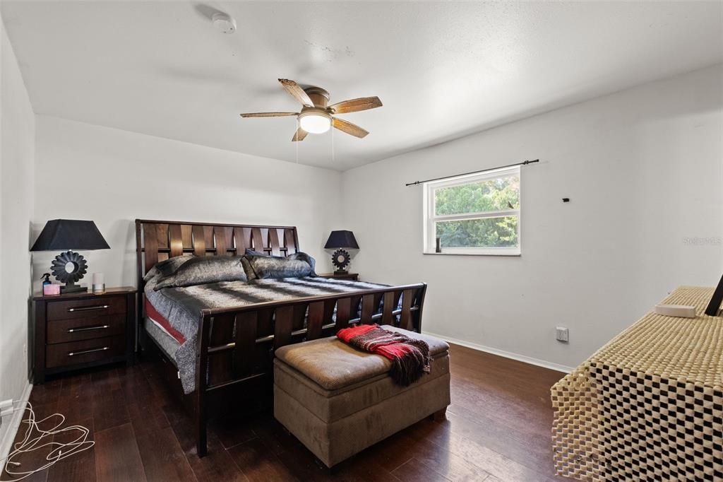 For Sale: $315,000 (3 beds, 2 baths, 1661 Square Feet)