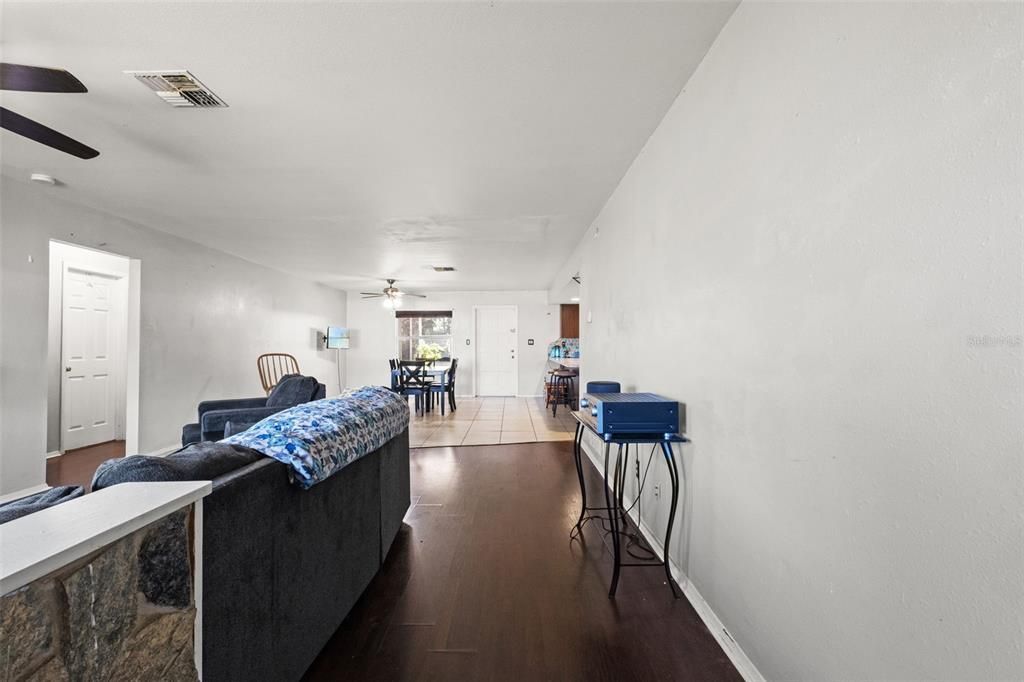 For Sale: $315,000 (3 beds, 2 baths, 1661 Square Feet)