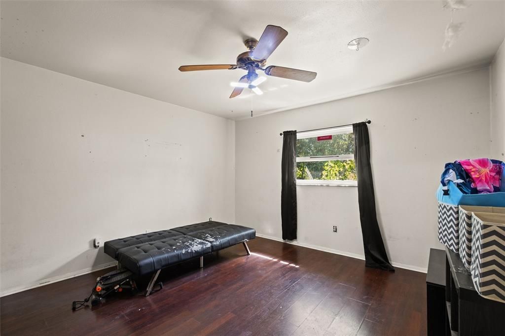 For Sale: $315,000 (3 beds, 2 baths, 1661 Square Feet)