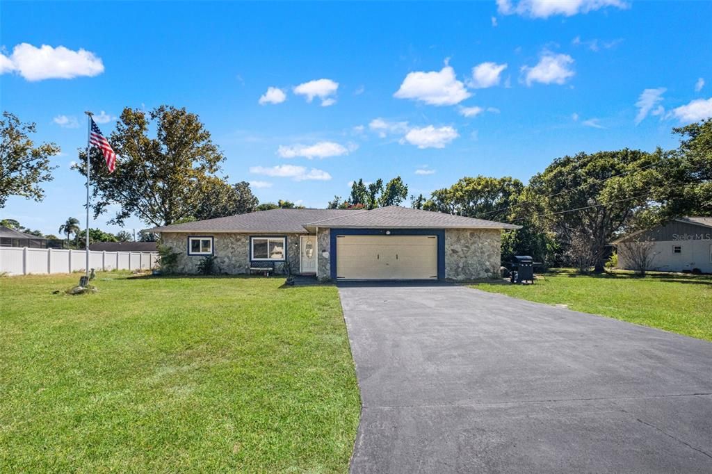 For Sale: $315,000 (3 beds, 2 baths, 1661 Square Feet)