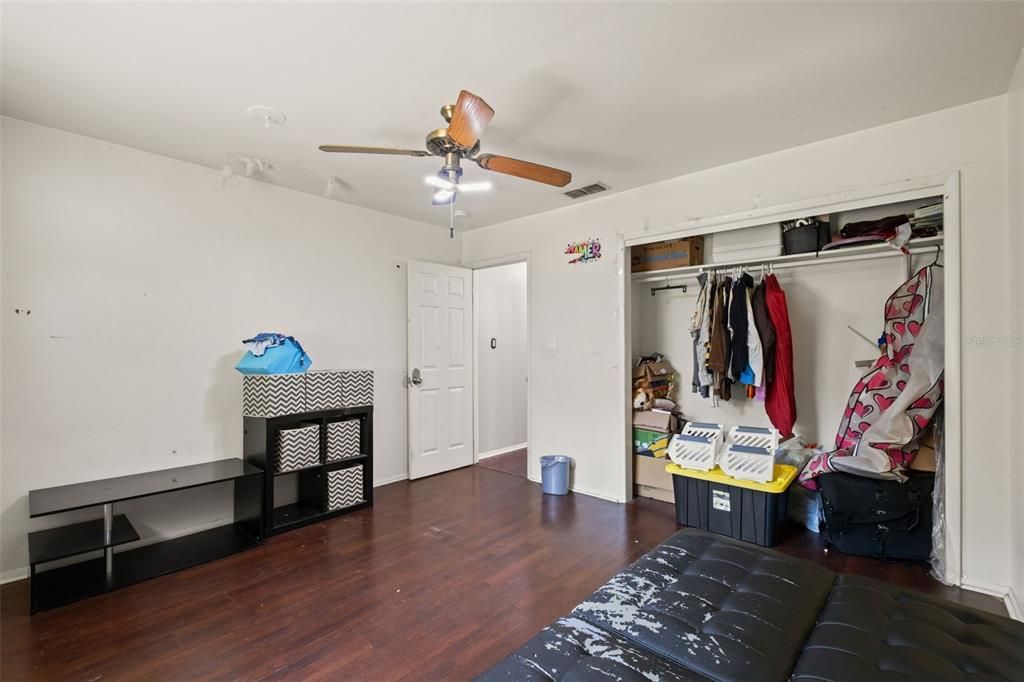 For Sale: $315,000 (3 beds, 2 baths, 1661 Square Feet)