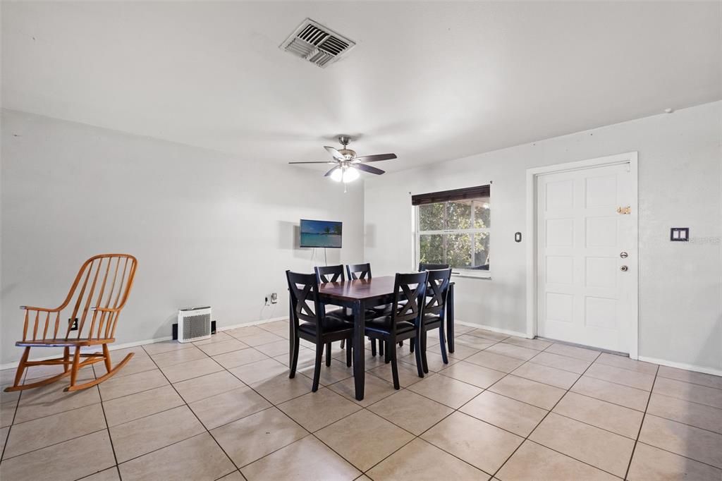For Sale: $315,000 (3 beds, 2 baths, 1661 Square Feet)