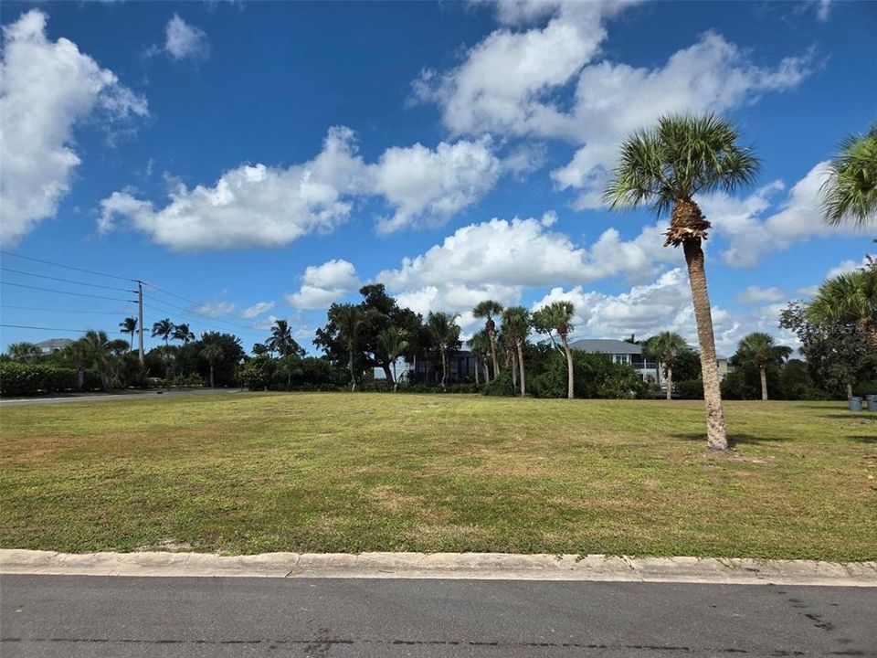 En Venta: $79,900 (0.42 acres)