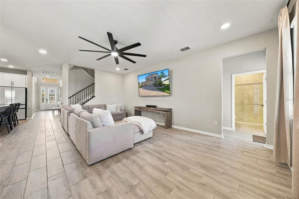 For Sale: $575,000 (6 beds, 4 baths, 3566 Square Feet)