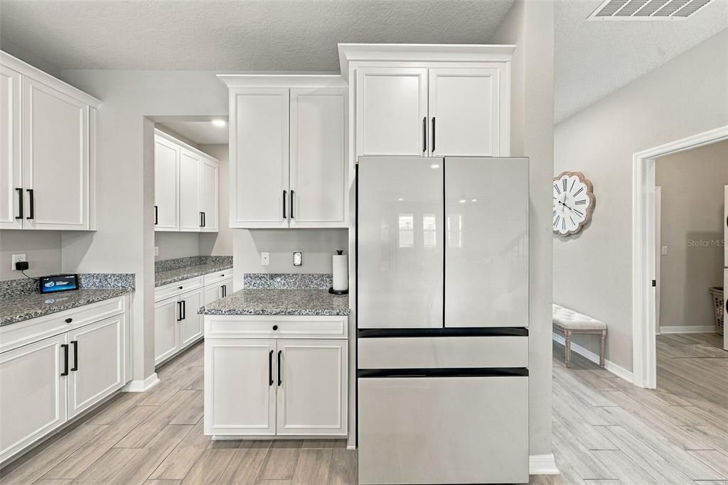 For Sale: $575,000 (6 beds, 4 baths, 3566 Square Feet)