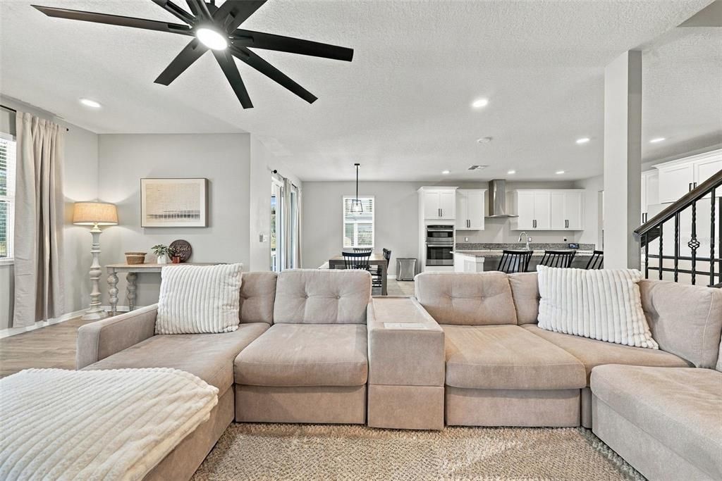 For Sale: $575,000 (6 beds, 4 baths, 3566 Square Feet)