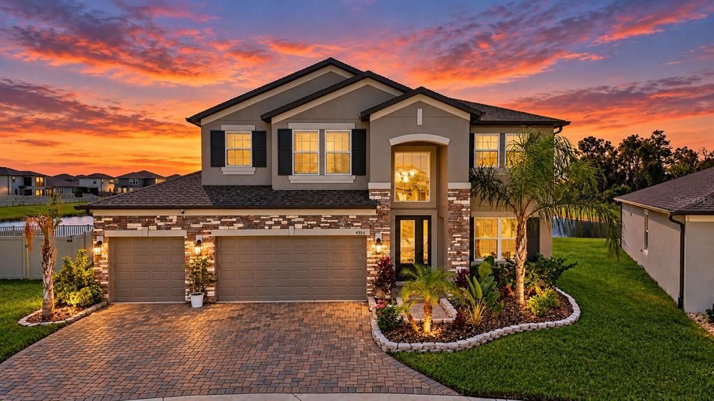 For Sale: $575,000 (6 beds, 4 baths, 3566 Square Feet)