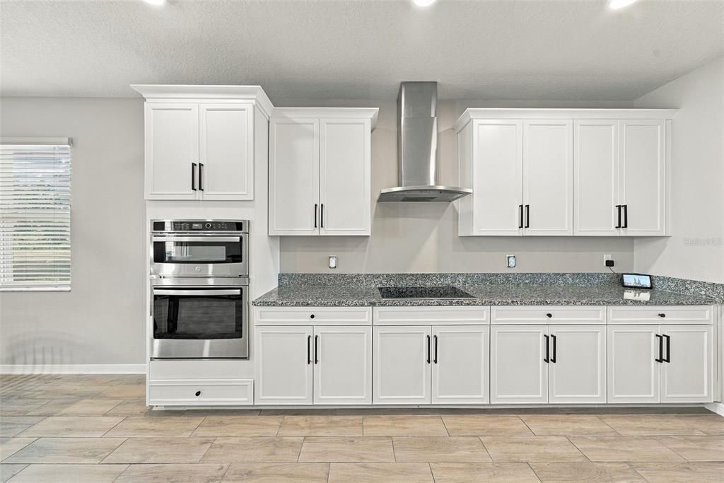 For Sale: $575,000 (6 beds, 4 baths, 3566 Square Feet)