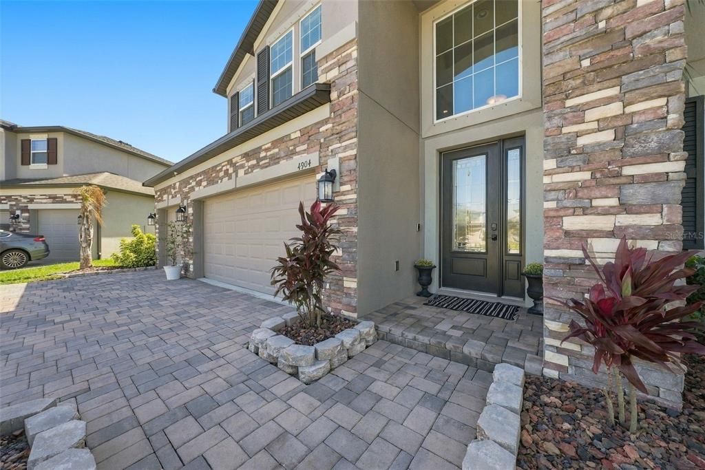 For Sale: $575,000 (6 beds, 4 baths, 3566 Square Feet)