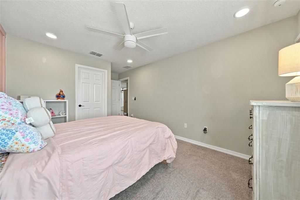 For Sale: $575,000 (6 beds, 4 baths, 3566 Square Feet)