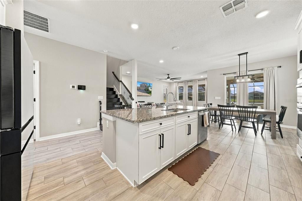 For Sale: $575,000 (6 beds, 4 baths, 3566 Square Feet)