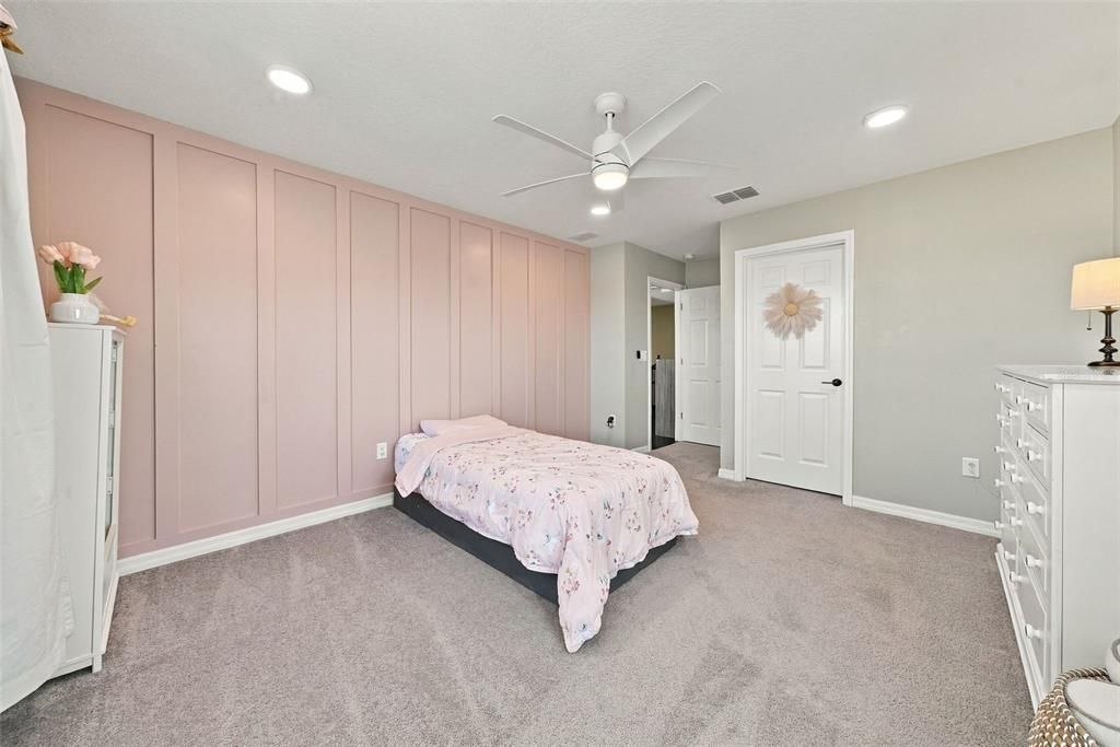 For Sale: $575,000 (6 beds, 4 baths, 3566 Square Feet)