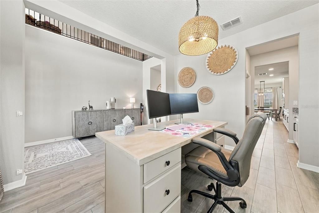 For Sale: $575,000 (6 beds, 4 baths, 3566 Square Feet)