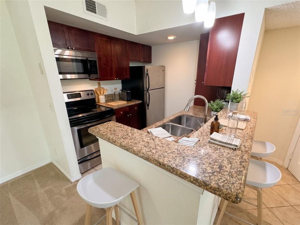 For Sale: $158,000 (1 beds, 1 baths, 711 Square Feet)