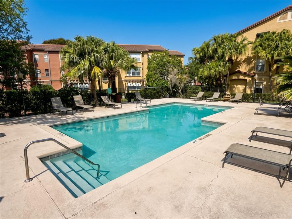 For Sale: $158,000 (1 beds, 1 baths, 711 Square Feet)