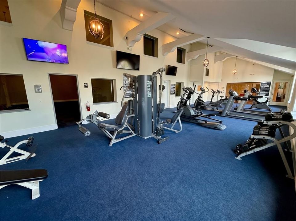 For Sale: $158,000 (1 beds, 1 baths, 711 Square Feet)
