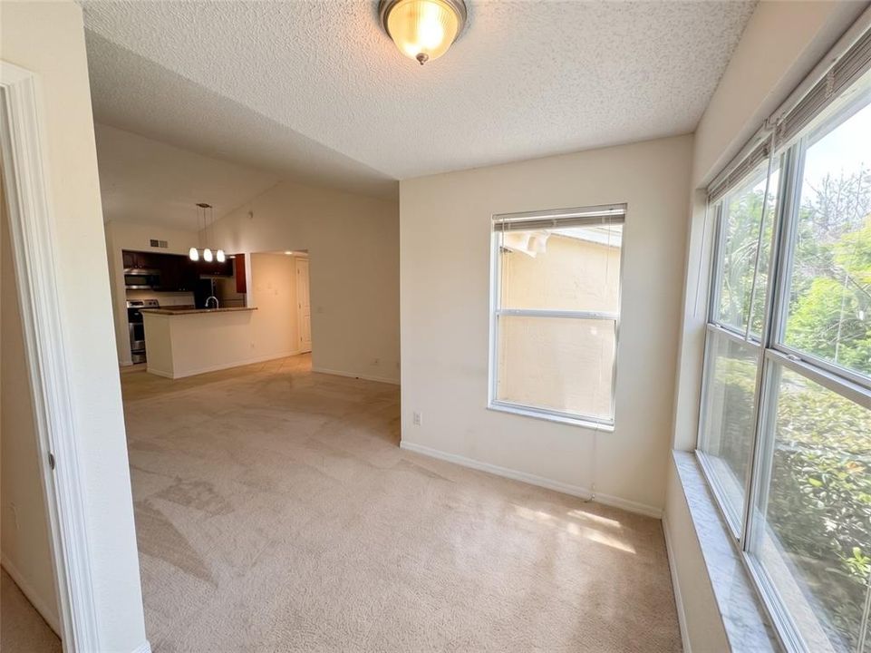 For Sale: $158,000 (1 beds, 1 baths, 711 Square Feet)