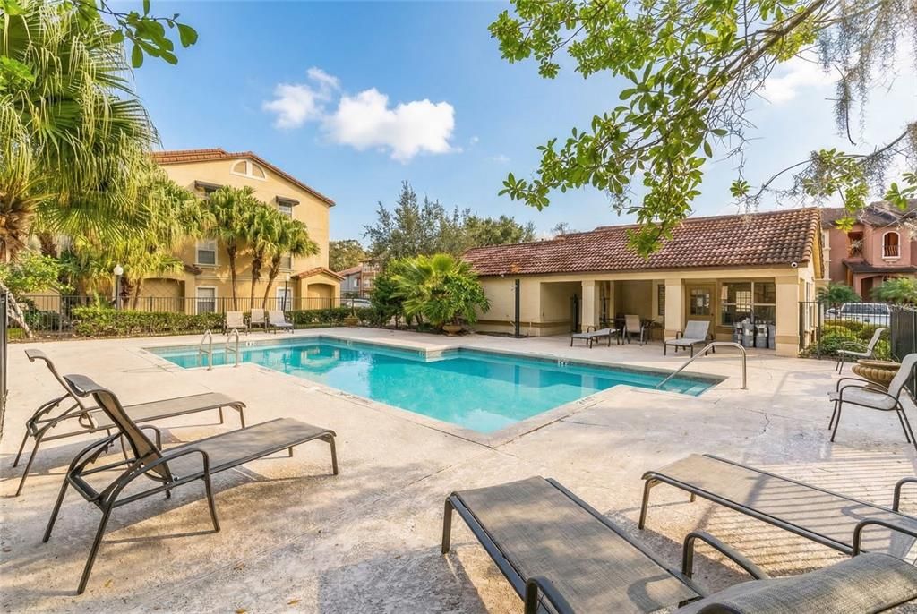 For Sale: $158,000 (1 beds, 1 baths, 711 Square Feet)