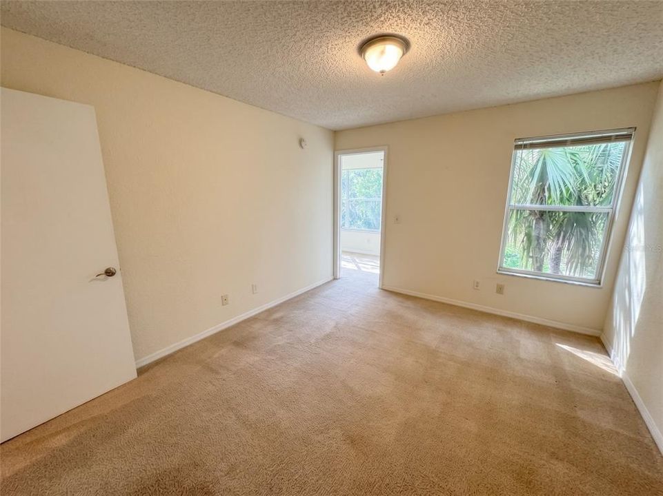 For Sale: $158,000 (1 beds, 1 baths, 711 Square Feet)