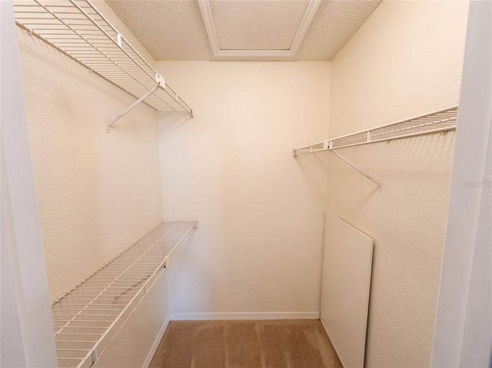 For Sale: $158,000 (1 beds, 1 baths, 711 Square Feet)