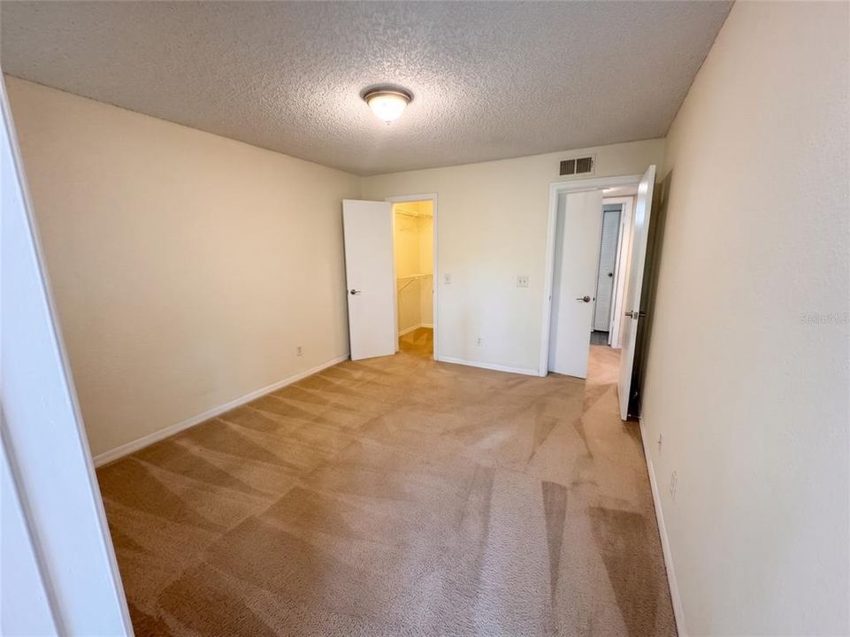For Sale: $158,000 (1 beds, 1 baths, 711 Square Feet)