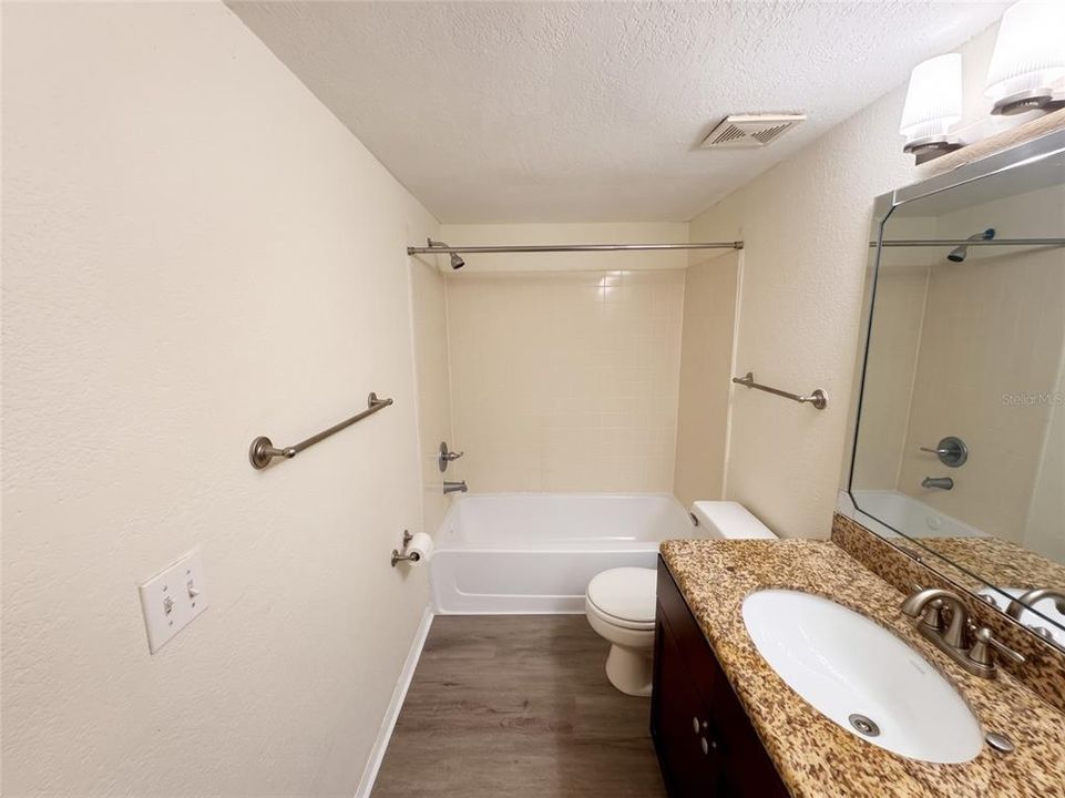 For Sale: $158,000 (1 beds, 1 baths, 711 Square Feet)