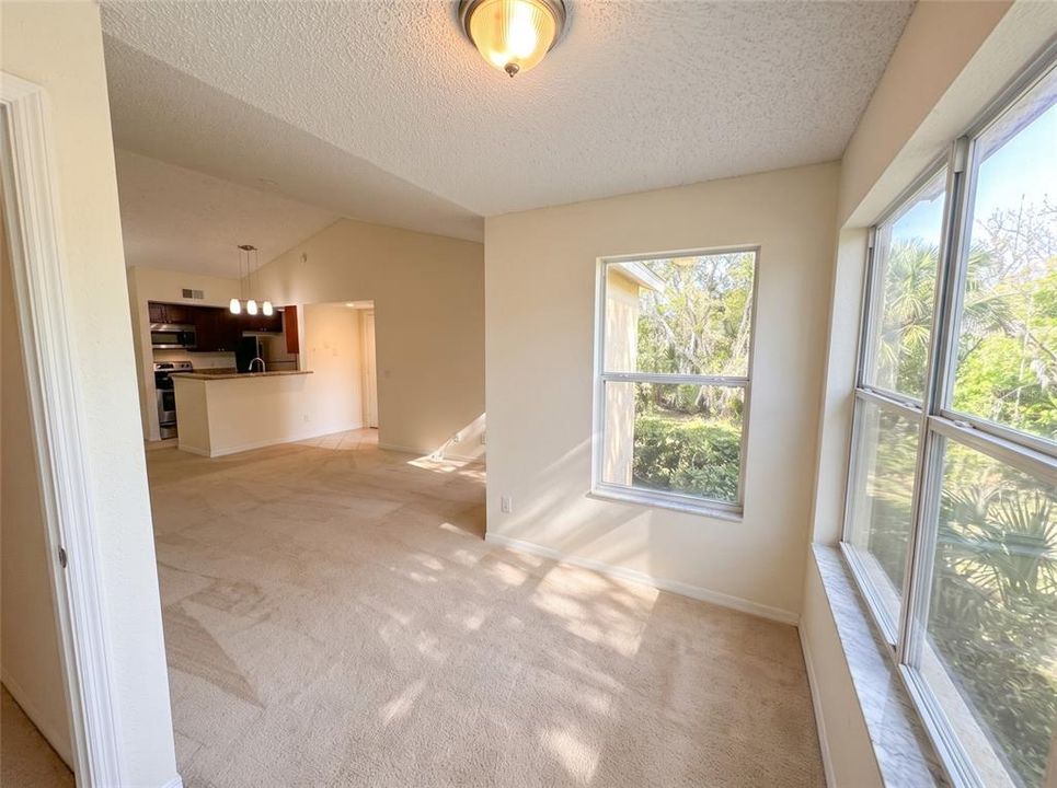 For Sale: $158,000 (1 beds, 1 baths, 711 Square Feet)
