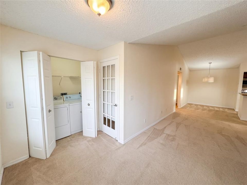 For Sale: $158,000 (1 beds, 1 baths, 711 Square Feet)