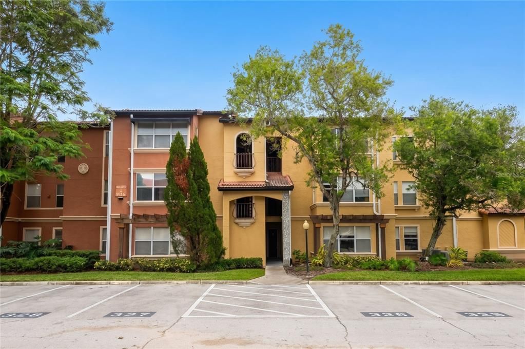 For Sale: $158,000 (1 beds, 1 baths, 711 Square Feet)