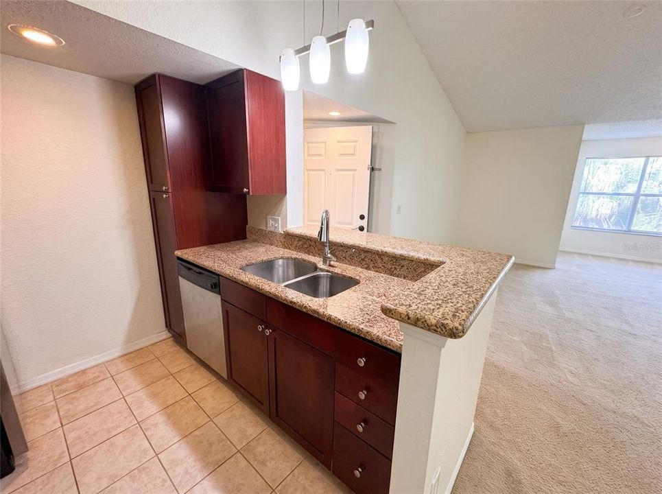 For Sale: $158,000 (1 beds, 1 baths, 711 Square Feet)