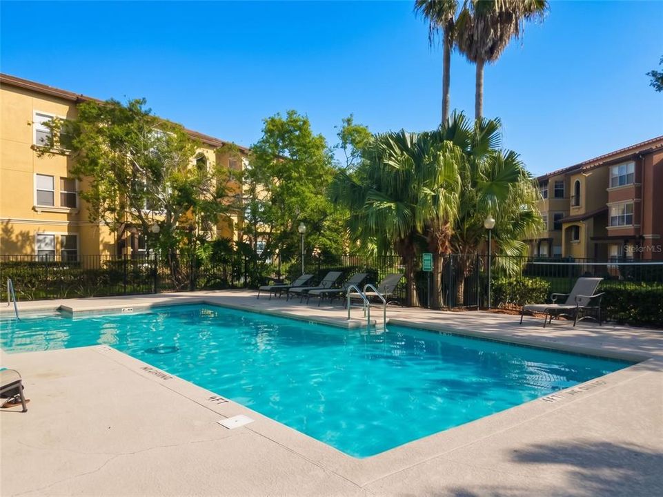 For Sale: $158,000 (1 beds, 1 baths, 711 Square Feet)