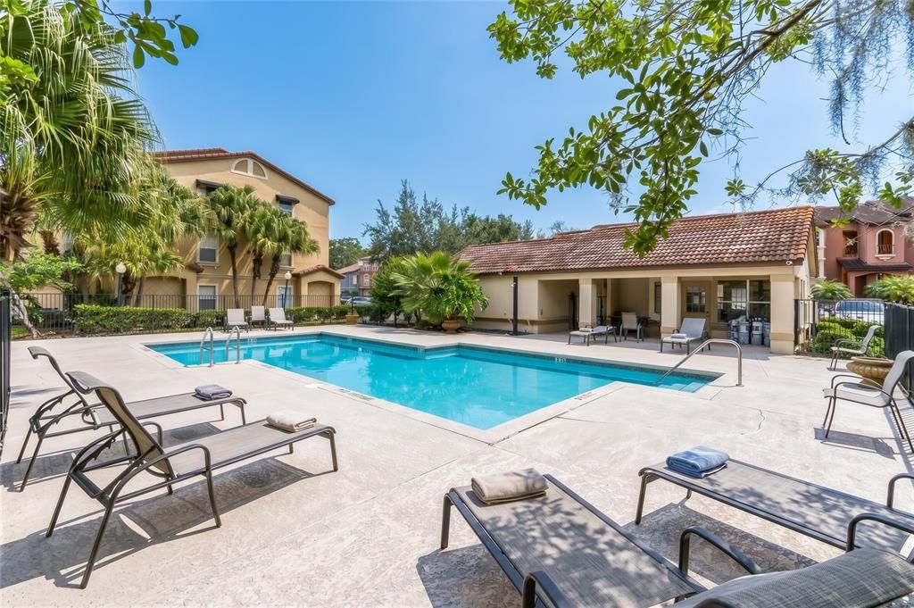 For Sale: $158,000 (1 beds, 1 baths, 711 Square Feet)