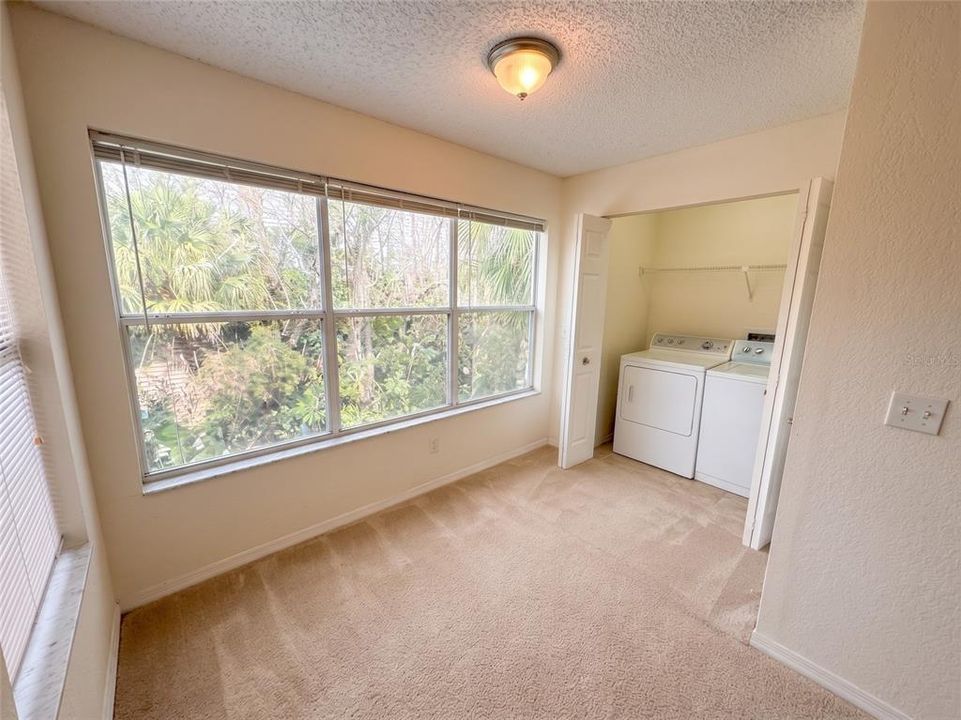 For Sale: $158,000 (1 beds, 1 baths, 711 Square Feet)