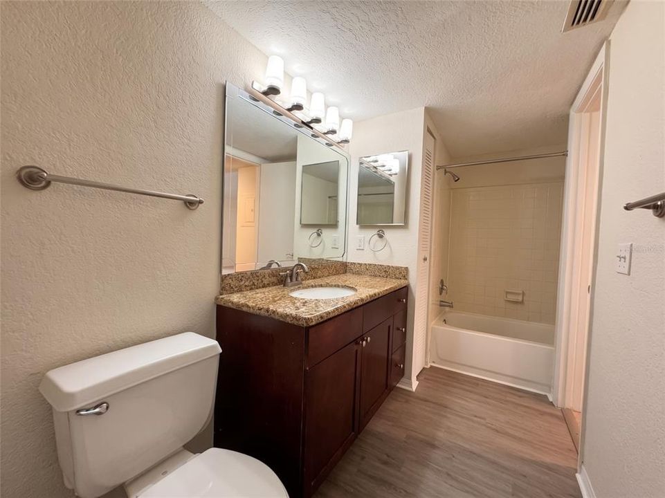 For Sale: $158,000 (1 beds, 1 baths, 711 Square Feet)