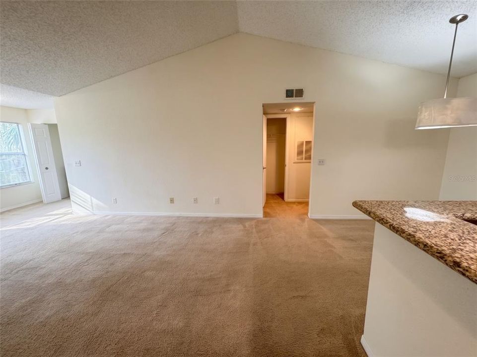 For Sale: $158,000 (1 beds, 1 baths, 711 Square Feet)
