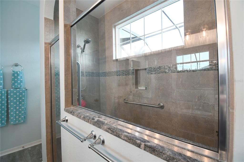 For Sale: $549,900 (3 beds, 2 baths, 1895 Square Feet)