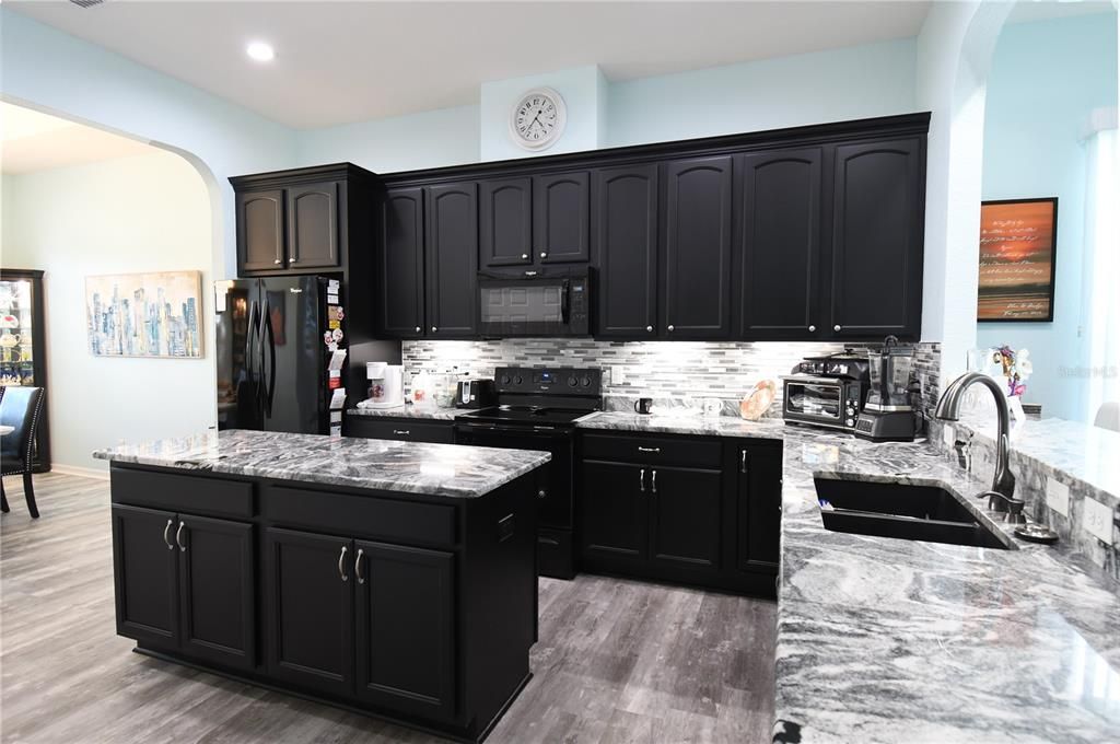 For Sale: $549,900 (3 beds, 2 baths, 1895 Square Feet)