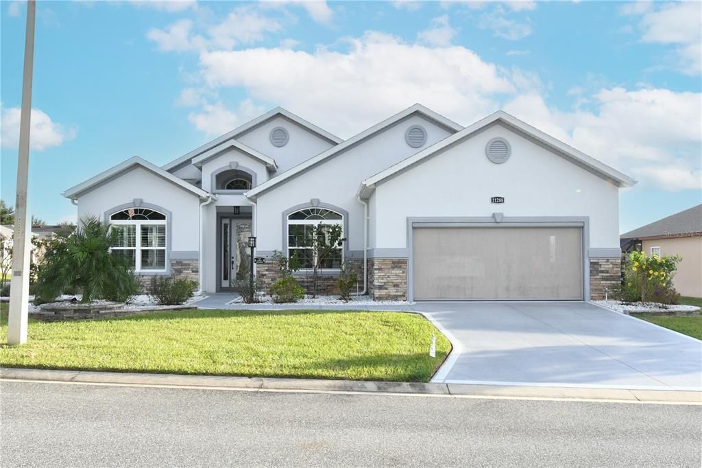 For Sale: $549,900 (3 beds, 2 baths, 1895 Square Feet)