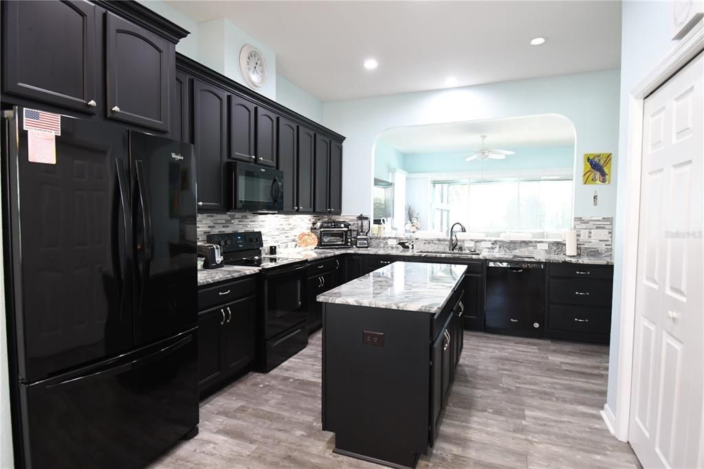 For Sale: $549,900 (3 beds, 2 baths, 1895 Square Feet)