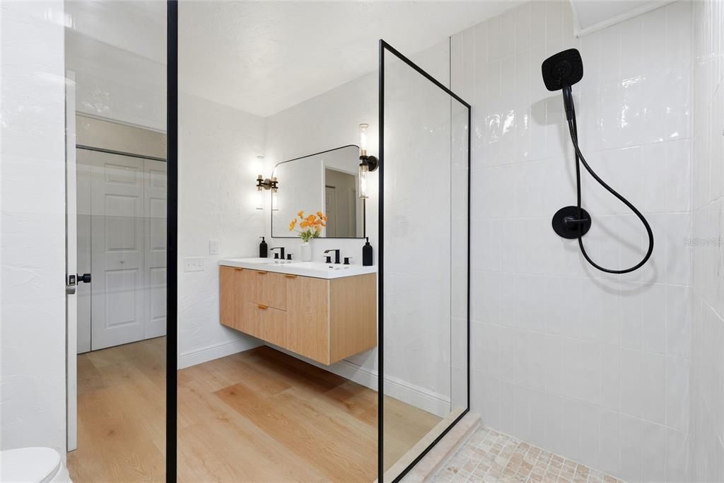 En Venta: $499,900 (4 camas, 2 baños, 2416 Pies cuadrados)