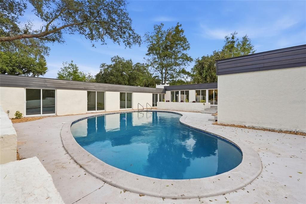 En Venta: $499,900 (4 camas, 2 baños, 2416 Pies cuadrados)