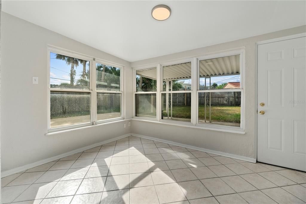 En Venta: $299,900 (2 camas, 1 baños, 931 Pies cuadrados)