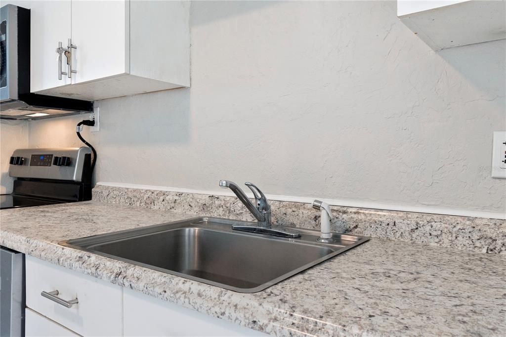 En Venta: $299,900 (2 camas, 1 baños, 931 Pies cuadrados)