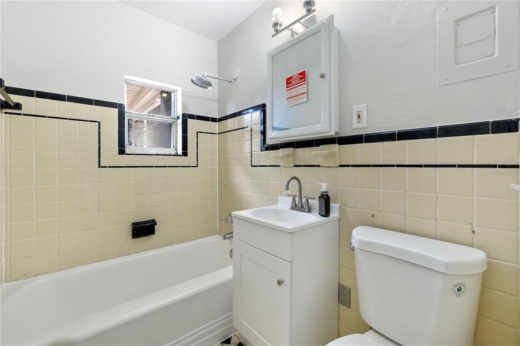 En Venta: $299,900 (2 camas, 1 baños, 931 Pies cuadrados)