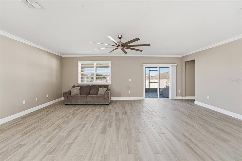 For Sale: $600,000 (4 beds, 2 baths, 3269 Square Feet)