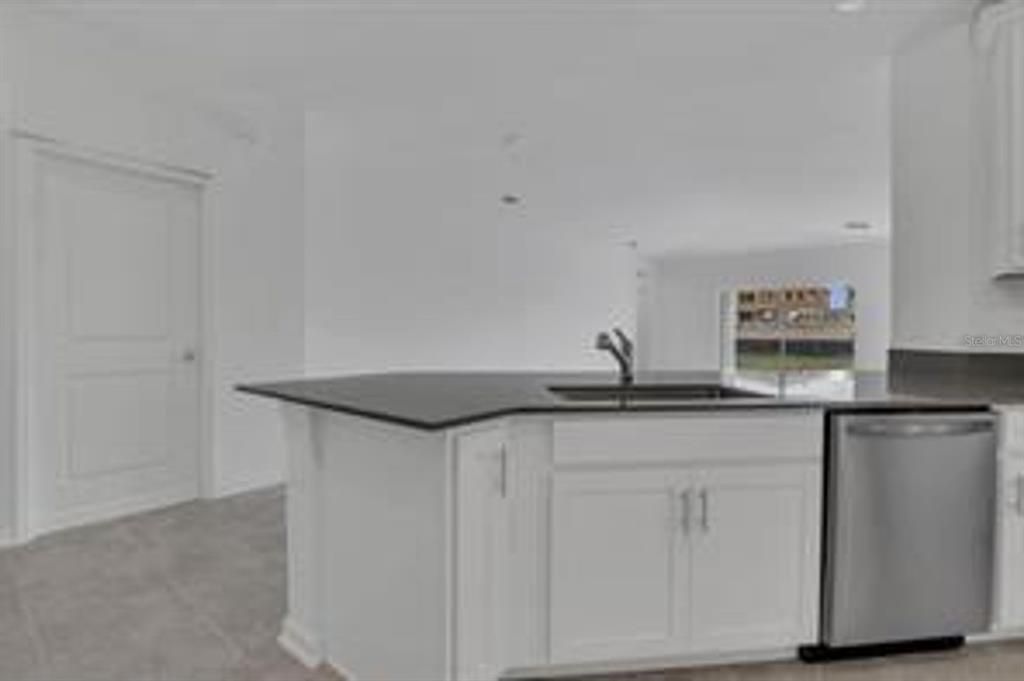 В аренду: $2,400 (3 спален, 2 ванн, 1713 Квадратных фут)